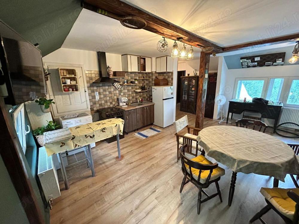 Apartament central, 2 camere, living, balcon, parcare, lângă Telecabina Sinaia 