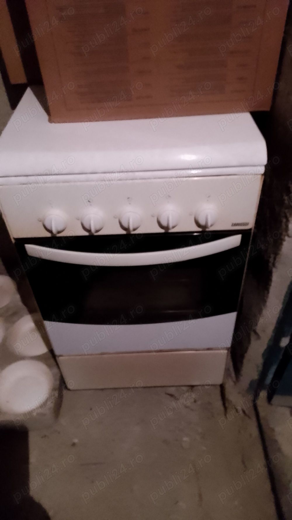 Frigider LG și Aragaz Zanussi functionale