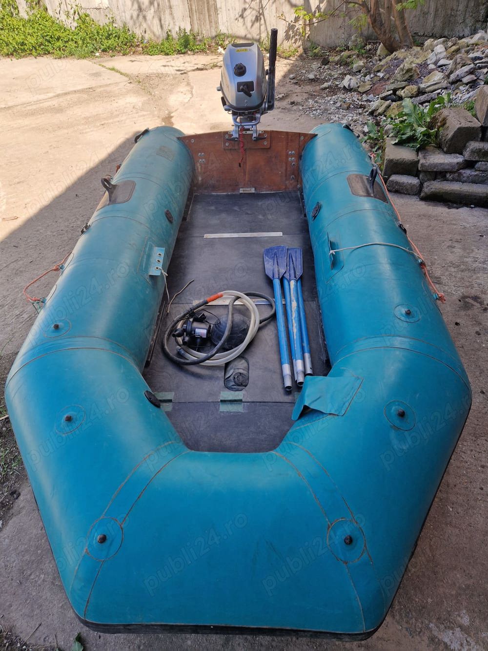 Barcă pneumatică rusească karaidel cu motor Honda 5 cai 