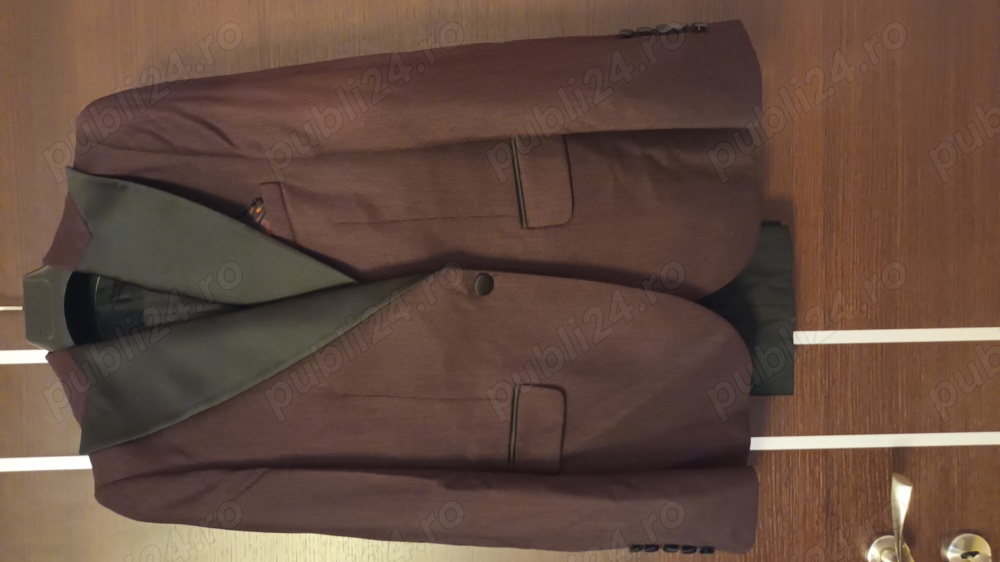 Costum bărbați tineri