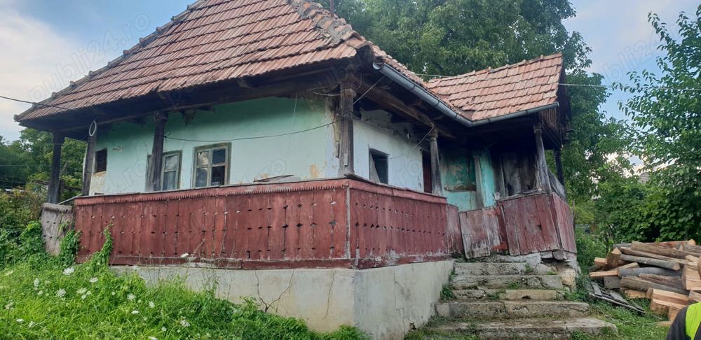 Casa veche maramureseana stejar de VANZARE