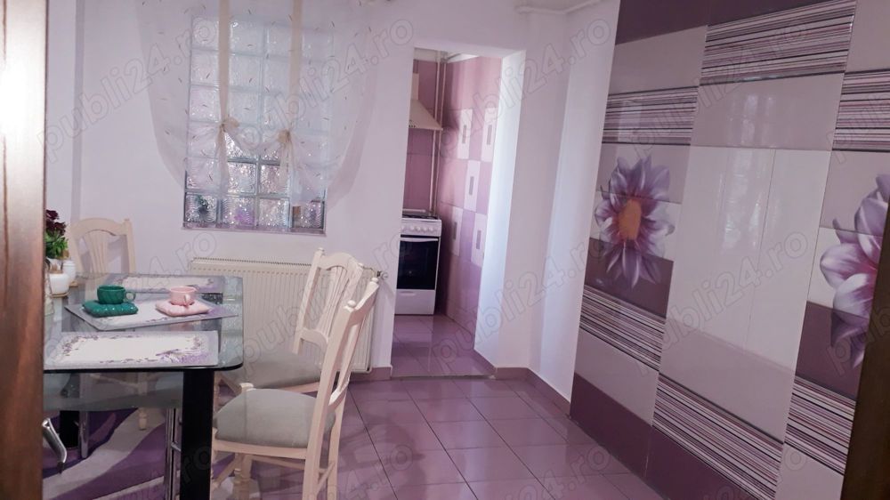 Vand apartament ultracentral, in Găesti, cu 4 camere decomandate, ( bucatarie, 2 bai si 2 balcoane).