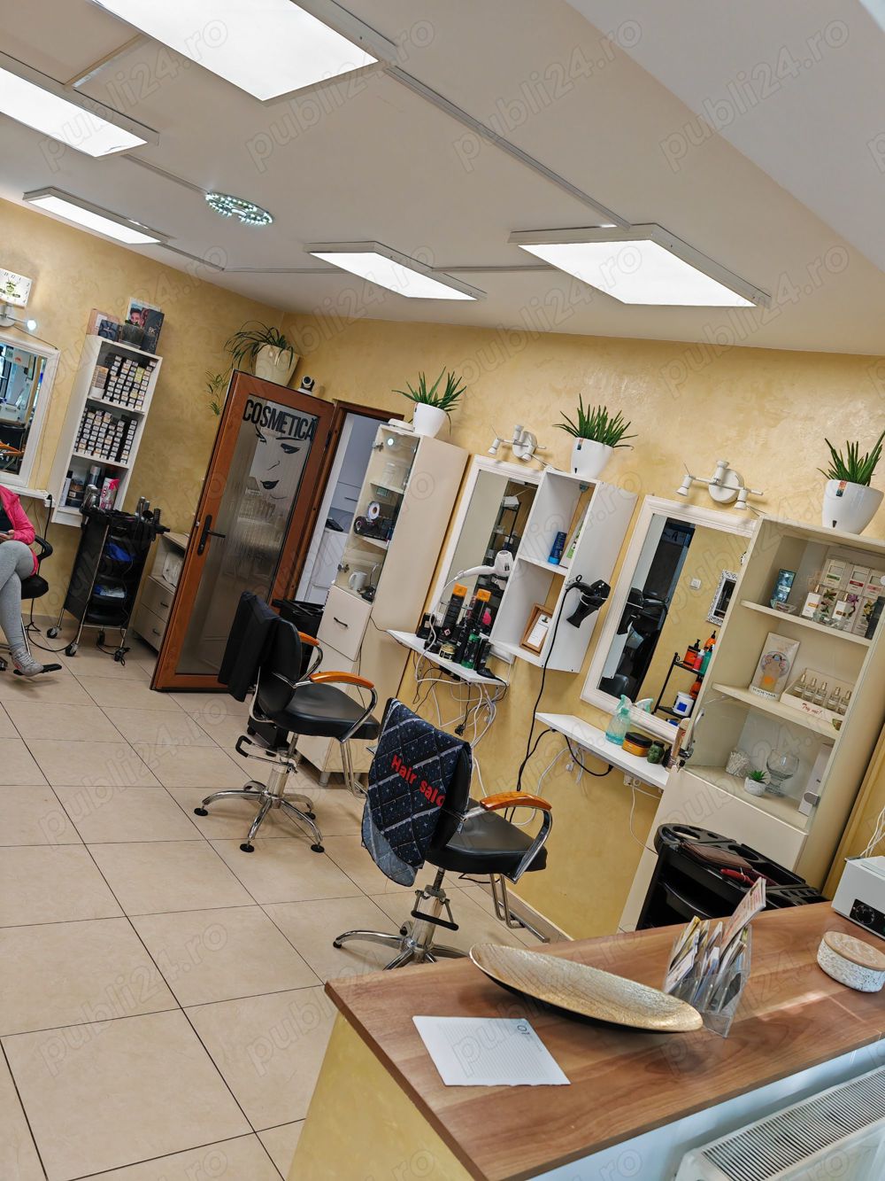 Salon angajez personal, Coafor stilist, manichiuristă, etc.