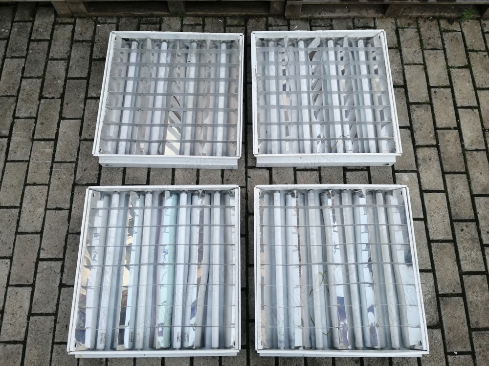 Lampi 4 Corpuri de neoane incastrate in tavan cu 16 neoane functionale incluse