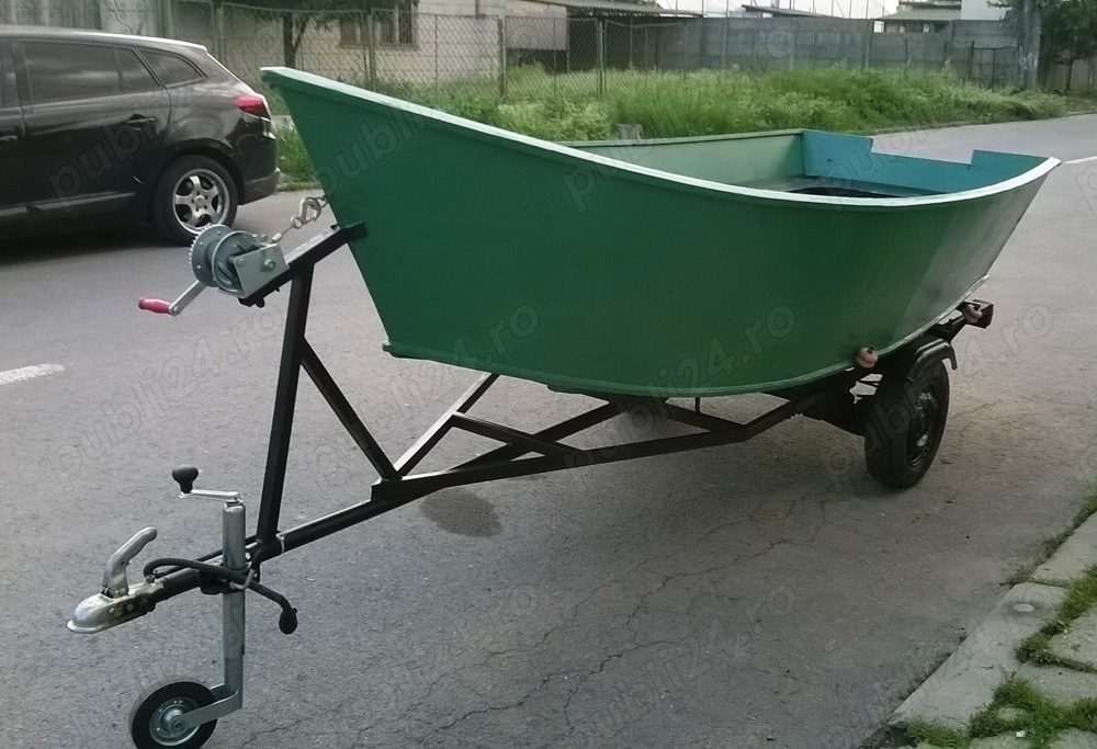 Barca fibra 4 m cu peridoc inmatriculat si motor electric