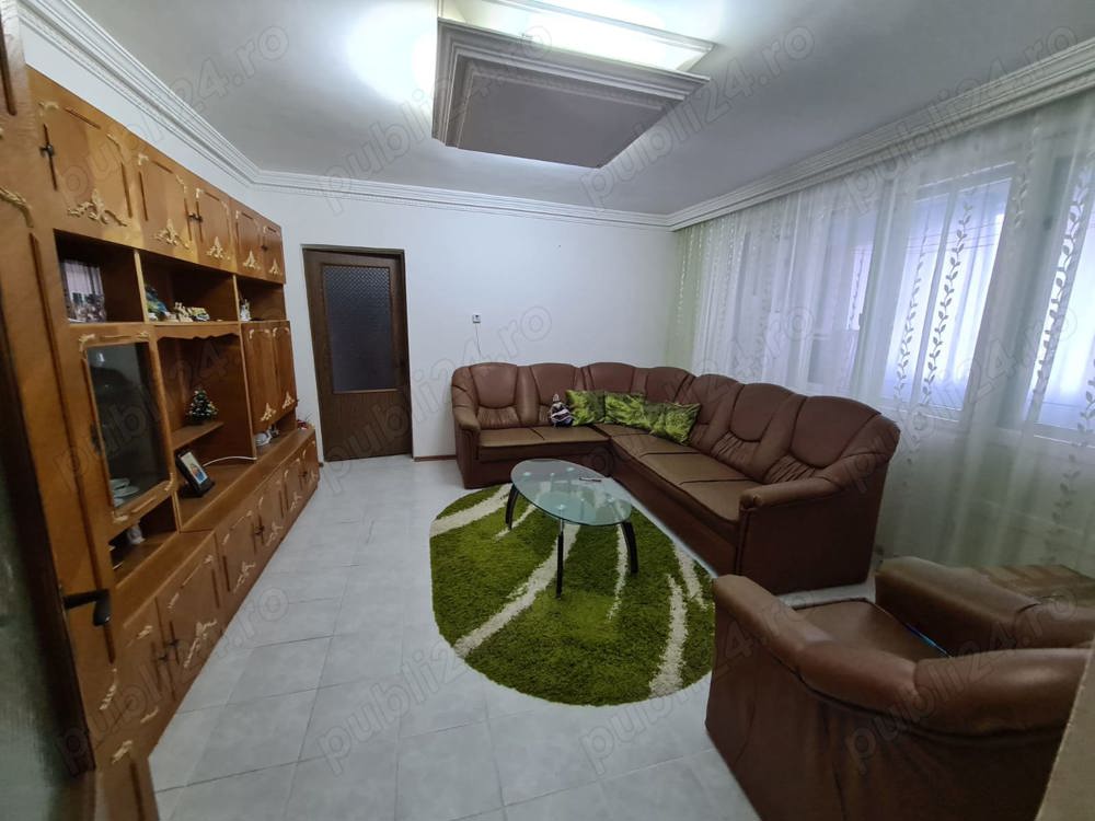 Apartament 3 camere de vânzare 