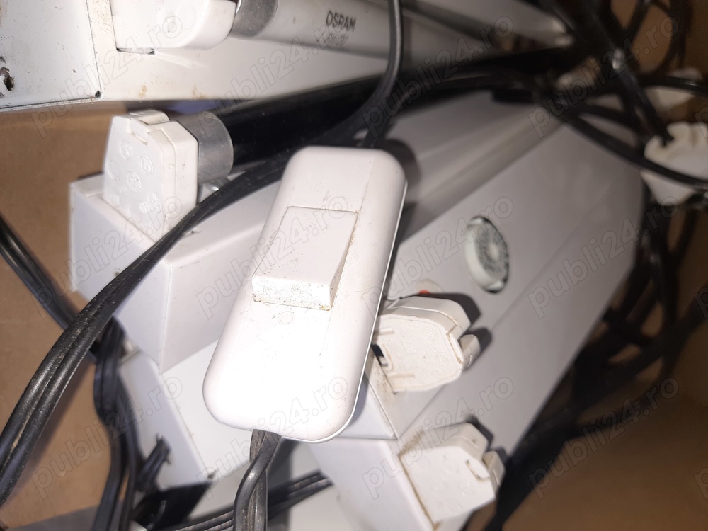 corp neon de 8w,la priza direct sau cu intrerupator,cu neon alb si mov