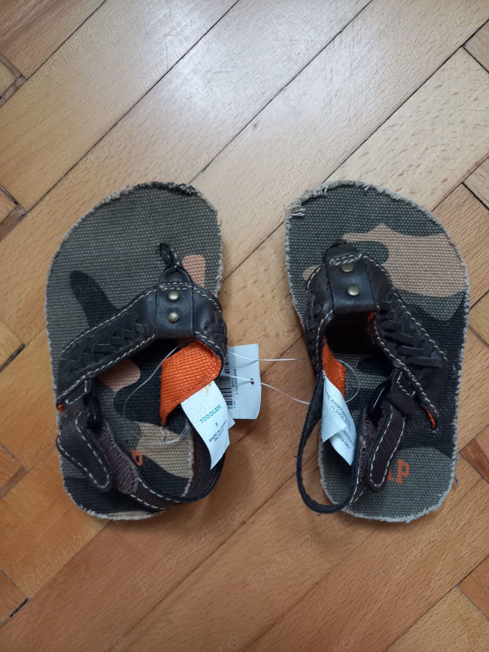 Sandale maro, usoare NOI CU ETICHETA de firma, copii 4 - 5 ani