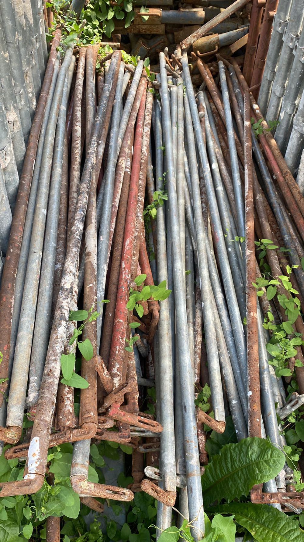 Vând schela metalica, popi metalici, vincluri, furci pentru cofraje 