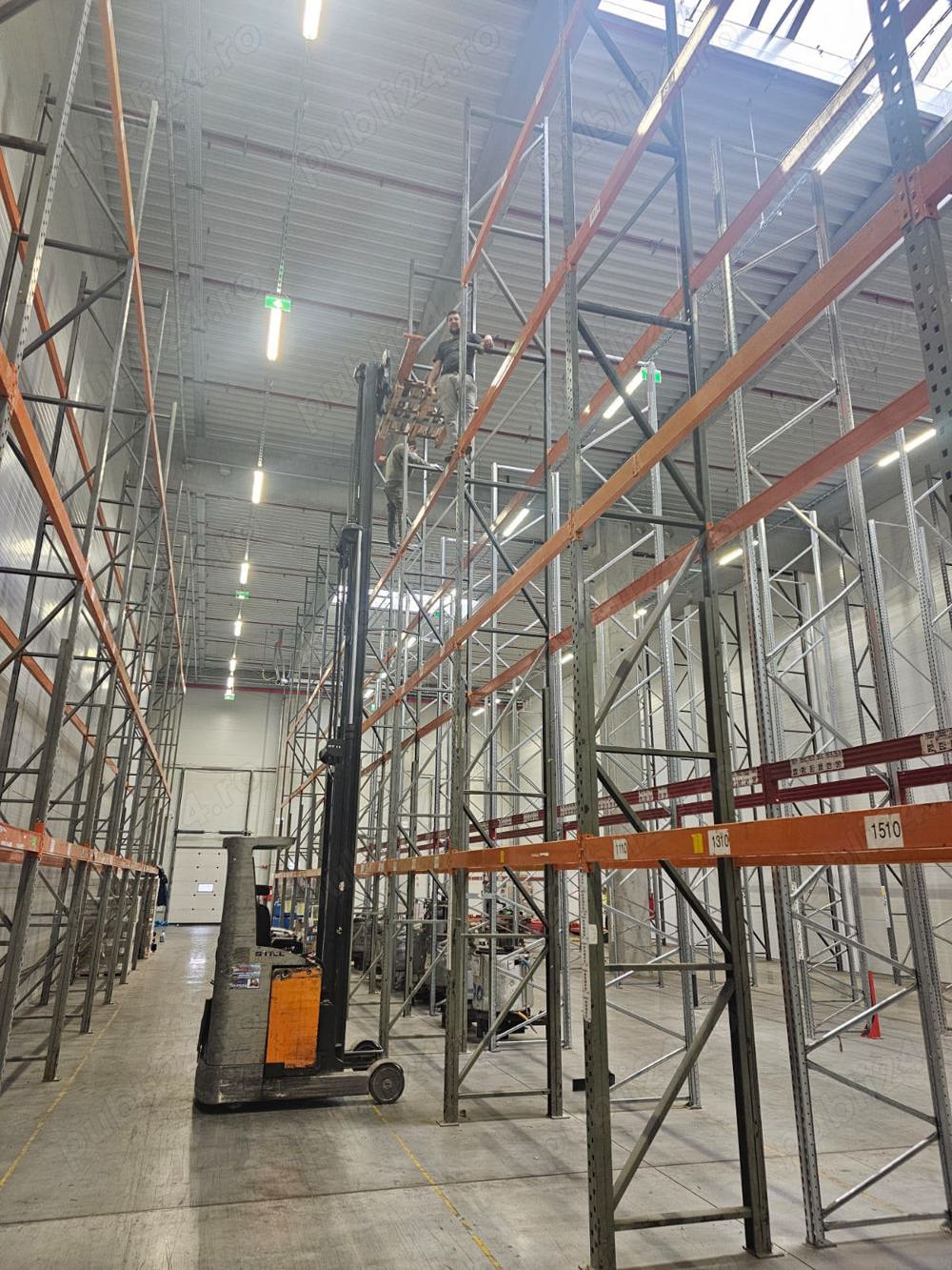 Rafturi metalice pentru depozitare