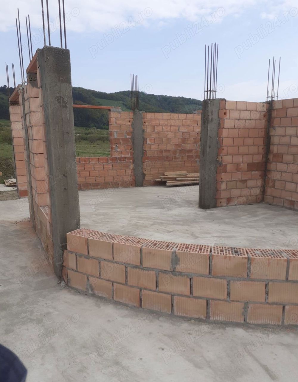 Angajez calificați pt ridicare case la rosu