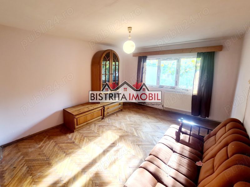 Apartament 3 camere, zona Sens, decomandat, parter inalt, 2 bai