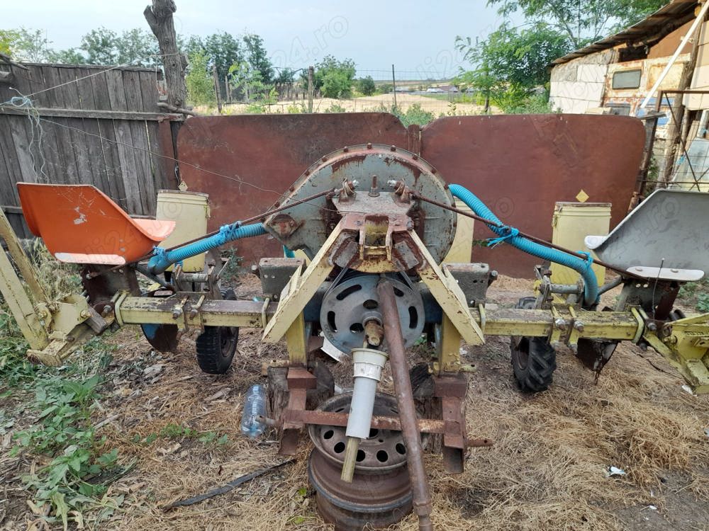 Semănătoare tractor in perfecta stare de funcționare 