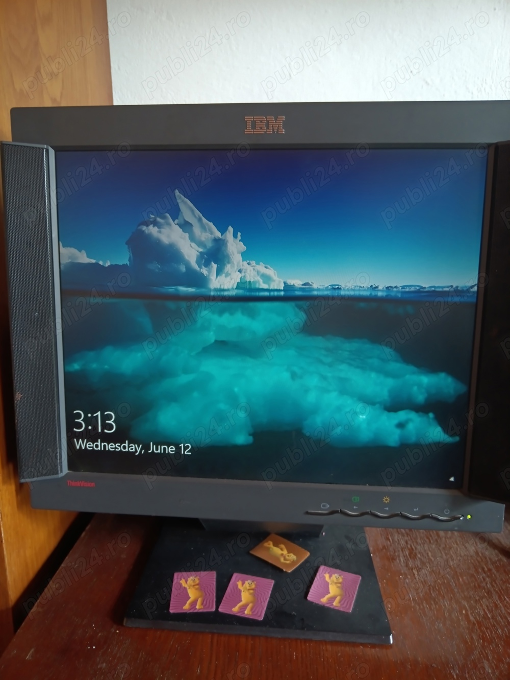 Monitor cu boxe IBM 17''