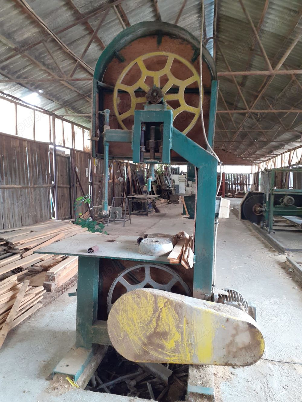 Fierastrau panglica vertical