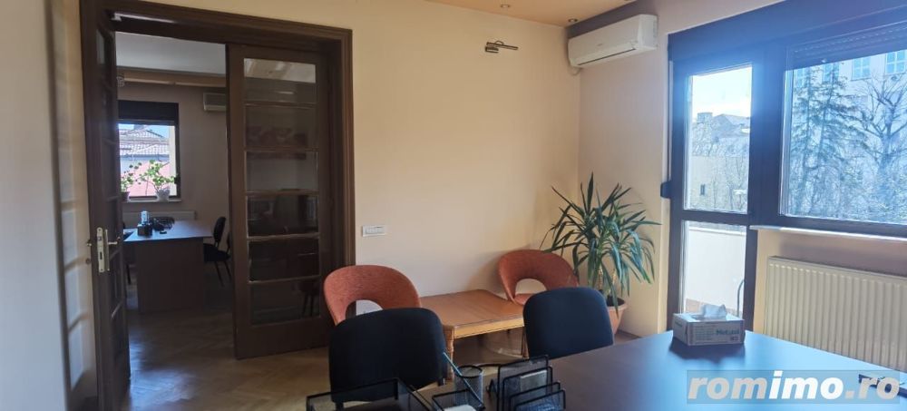 Cașin, Apartament 5 camere, renovat recent, birouri