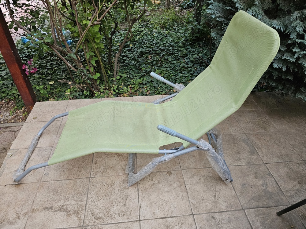 Vand 2 sezlonguri folosite identice