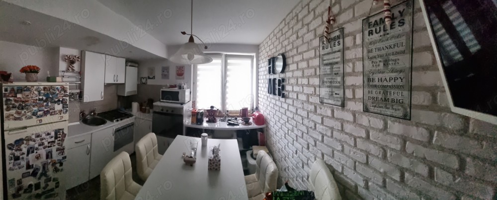 Apartament cu 4 Camere de Vânzare în Onești - Zona Ultracentrală