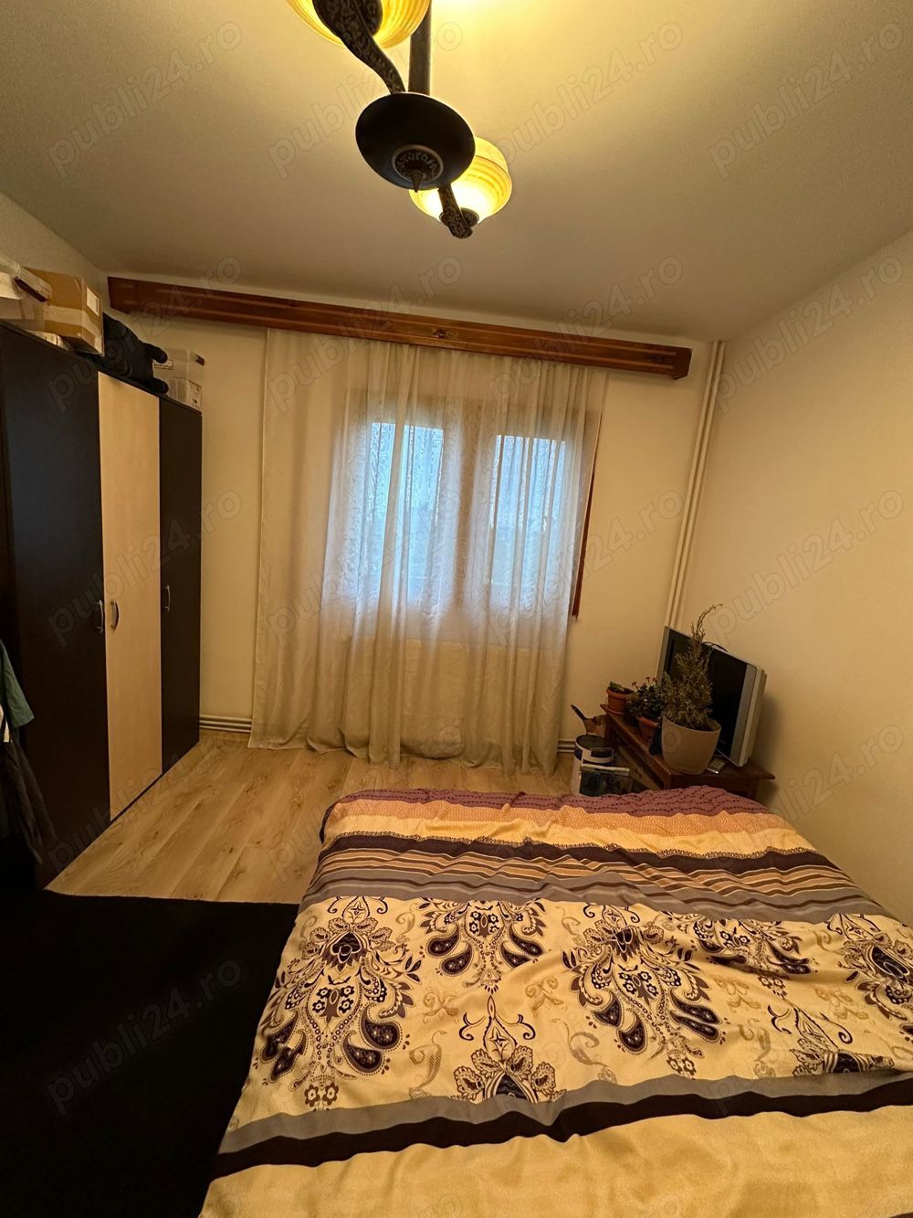 Închiriez apartament 