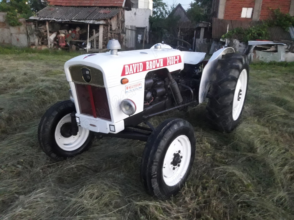 vand tractor  50 cai 