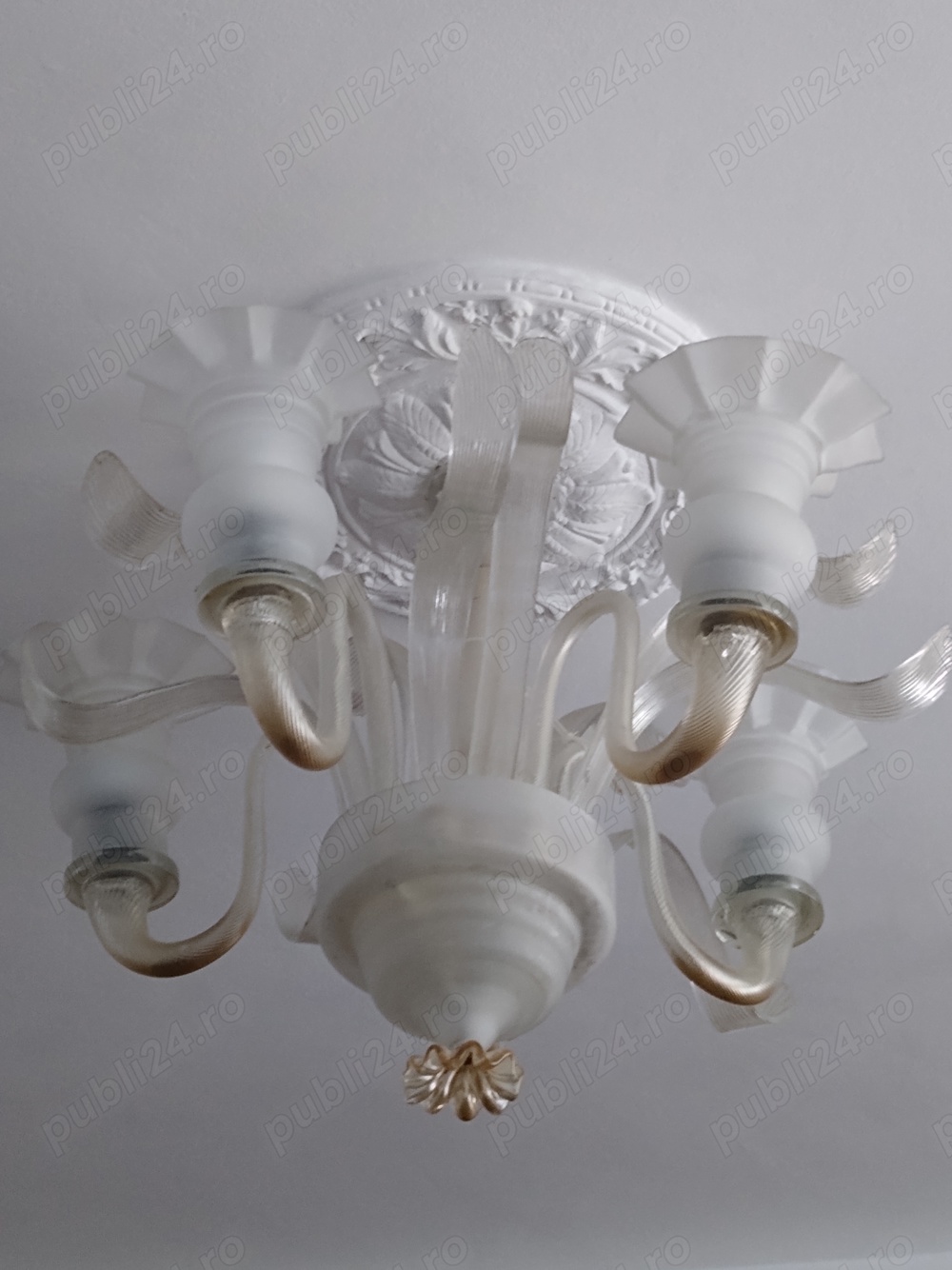 Lustra clasica din sticla