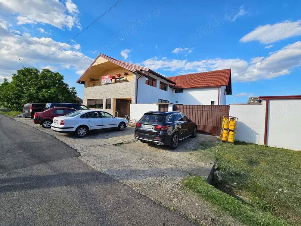 Spatiu comercial cu casa