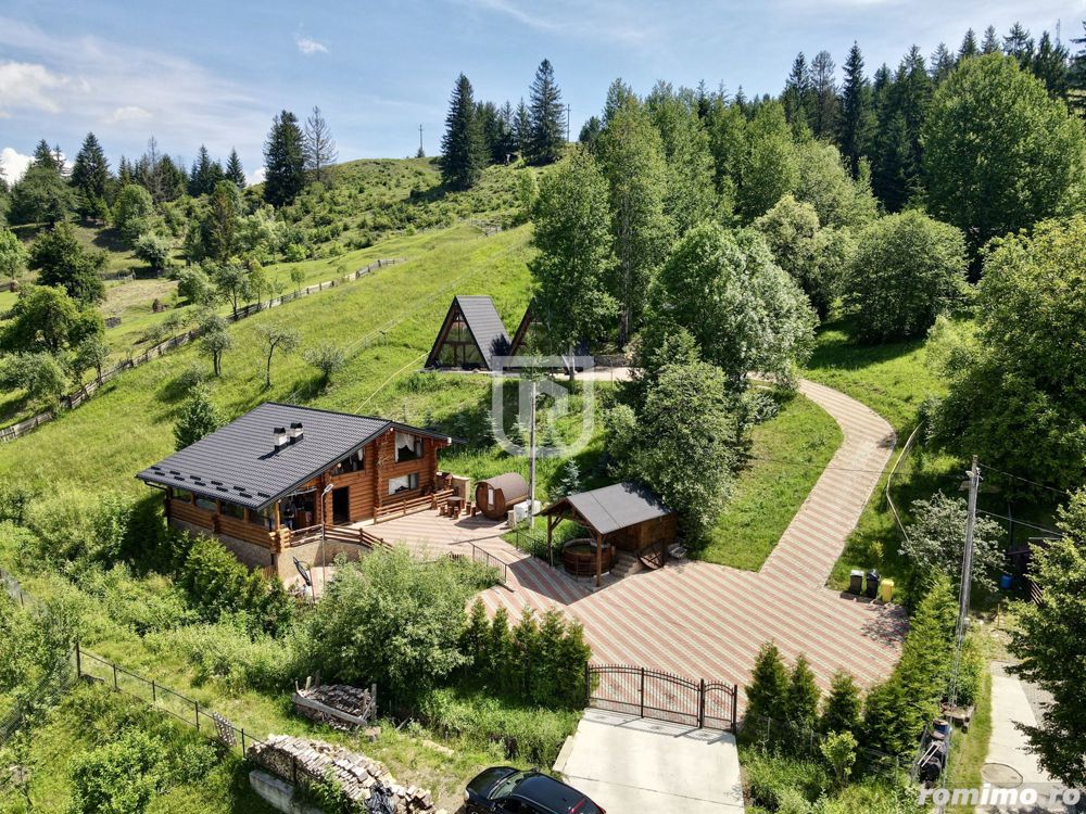 Cabana de lemn rotund si 2 A frame -uri Bucovina/ Frasin