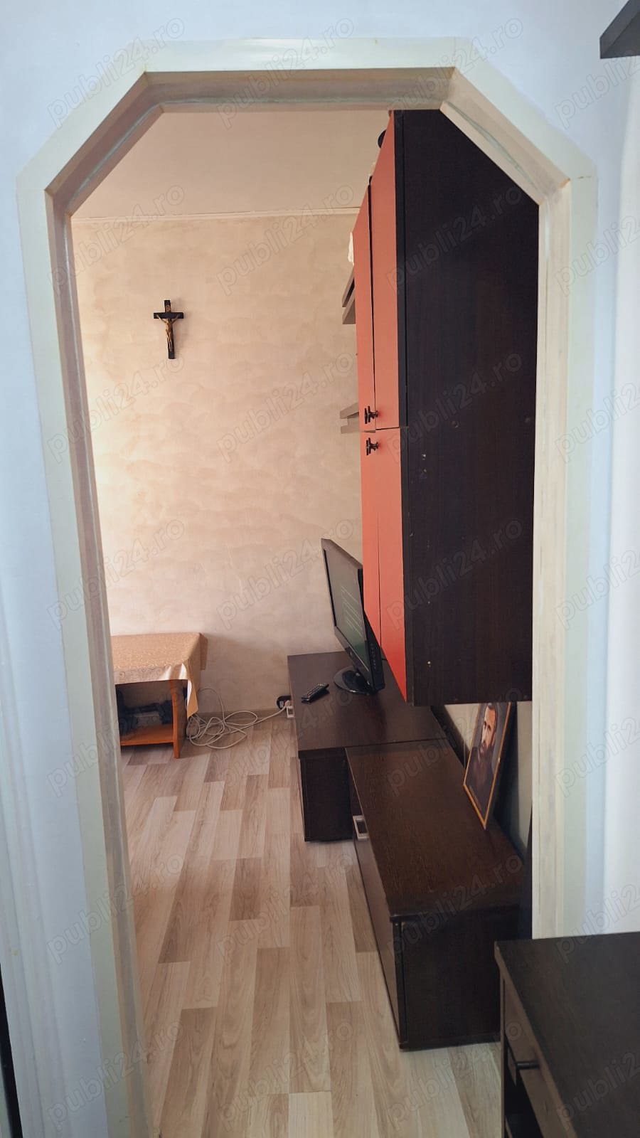 Închiriez apartament  Închiriez apartament