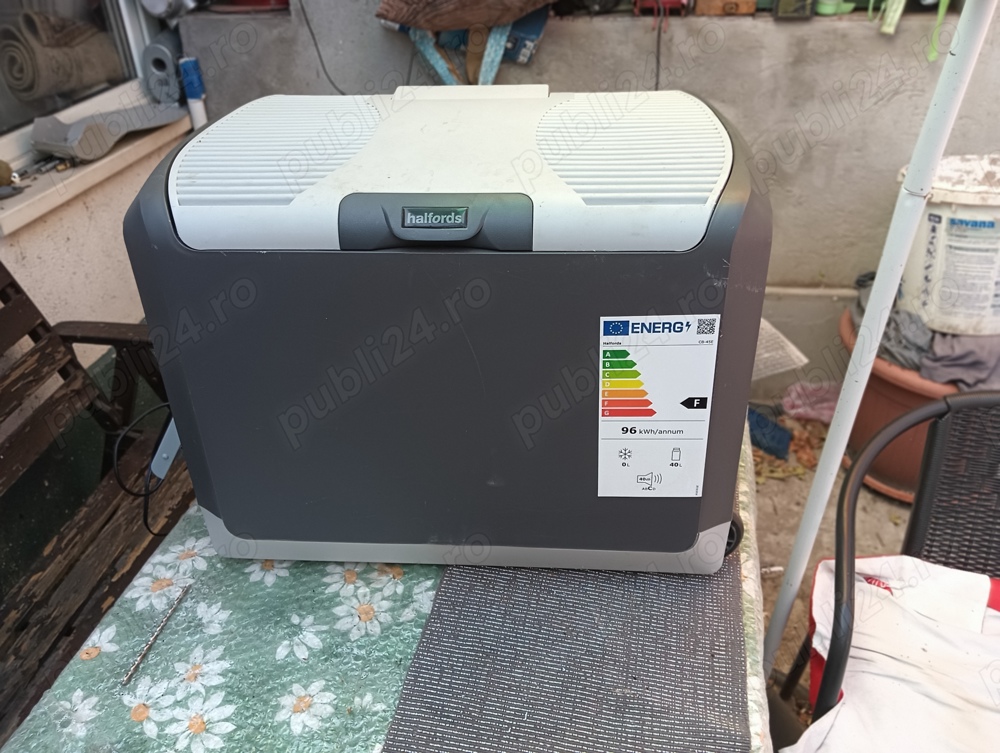 Vind  mini frigider la 12v