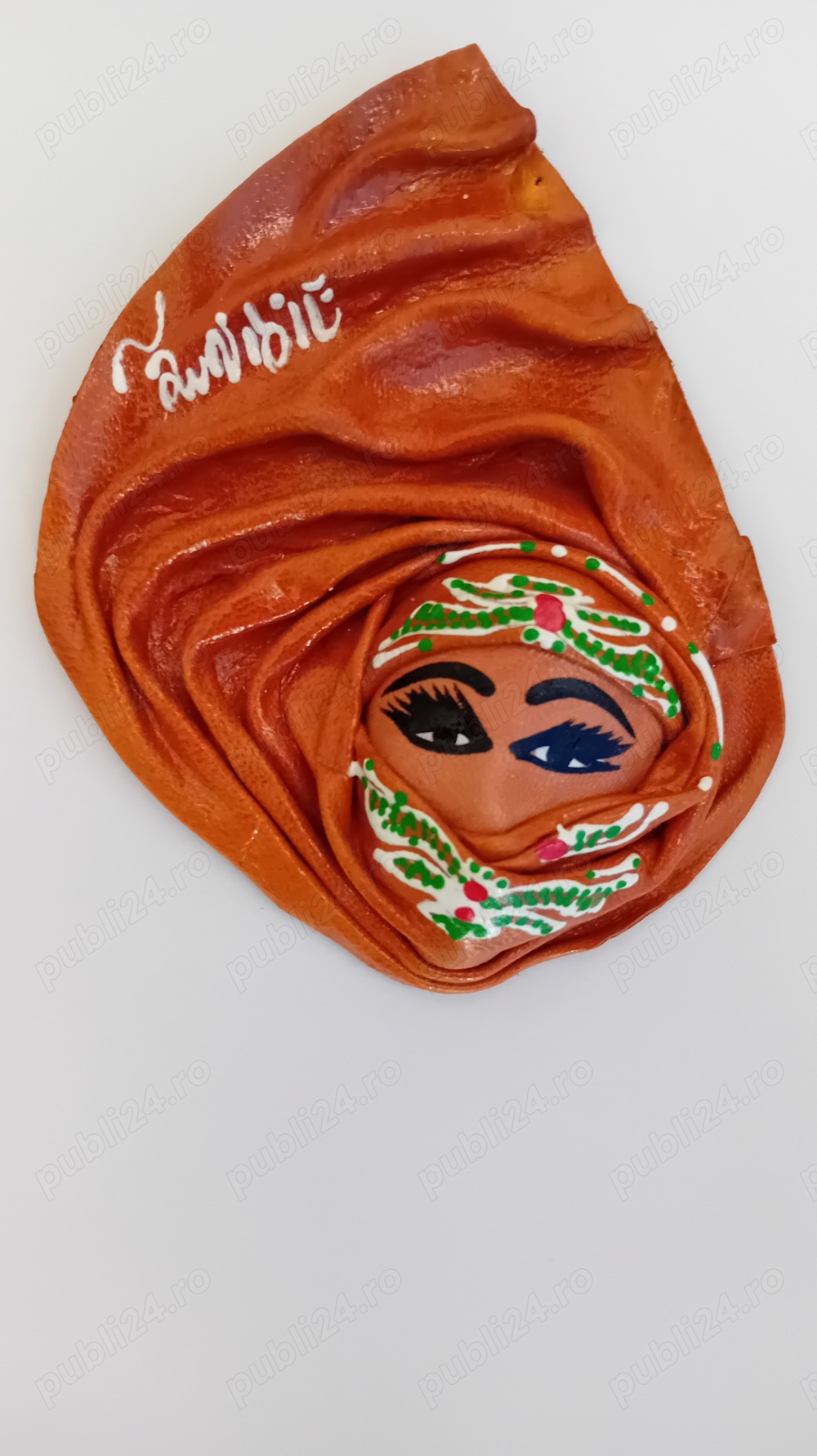 Suvenir masca tunisiana medie din piele de camila