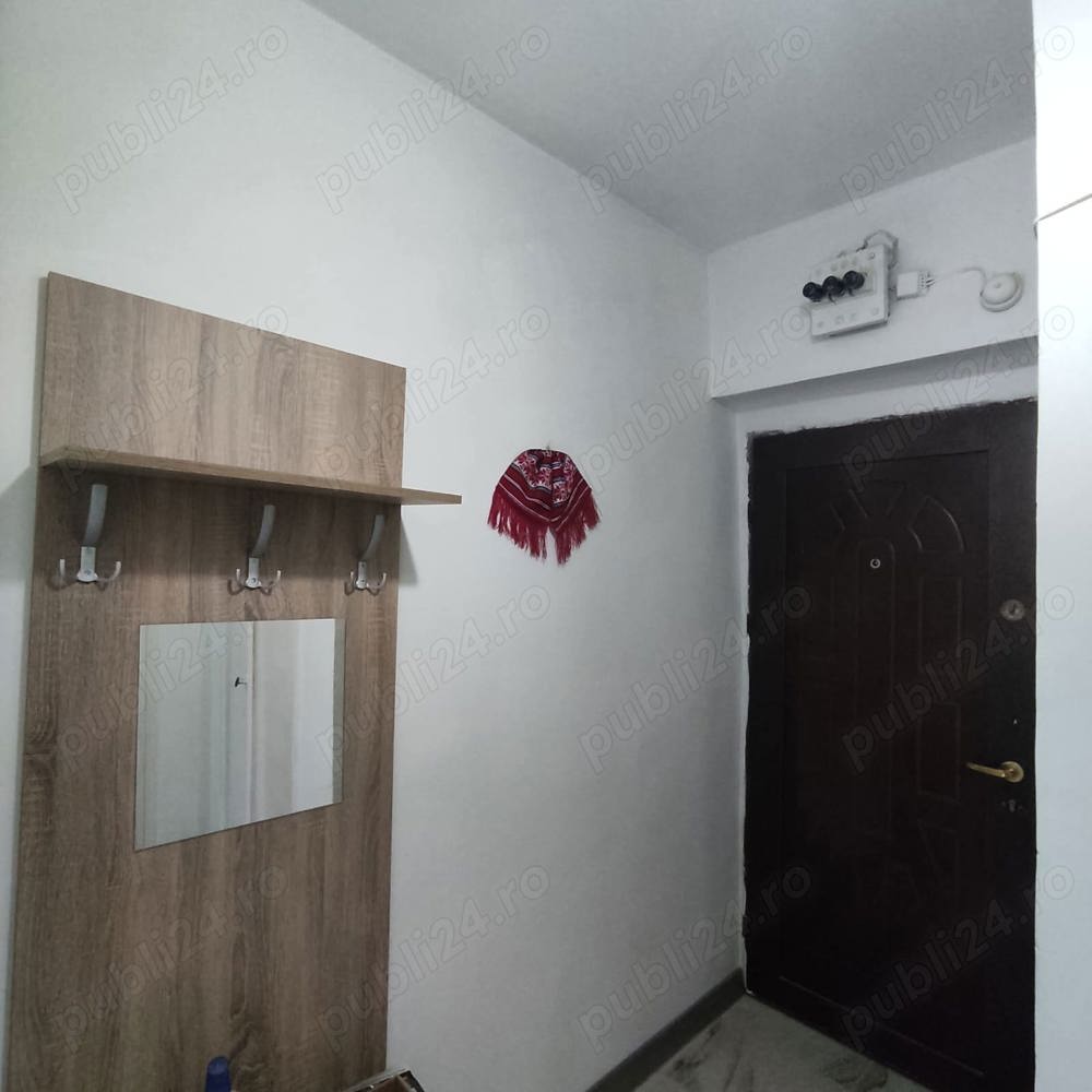 Închiriez apartament cu doua camere Bulevardul Revoluției