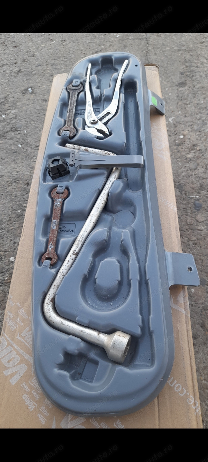 Scule bidonas rezerva BMW