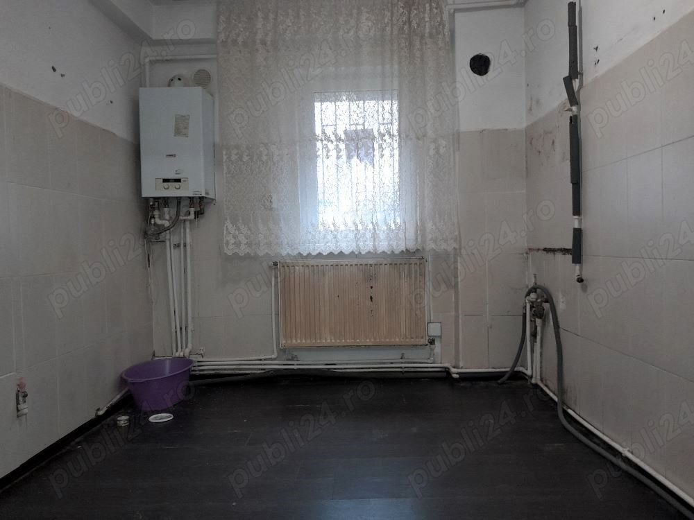 Vand apartament 2 camere in Petrosani, strada Independentei, langa bazinul de inot