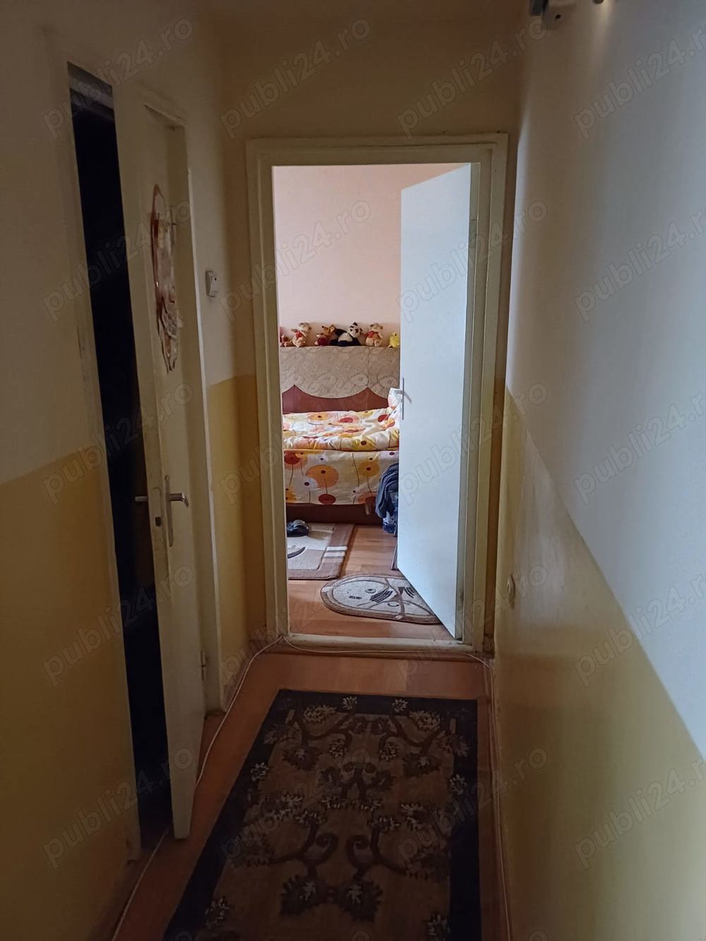 Vând apartament cu 3 camere în Reghin jud Mures 