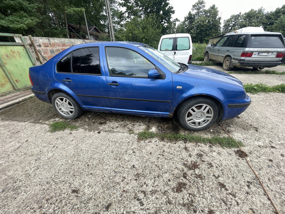 Dezmembrez Volkswagen Bora 1.6 an 2002 77kW 105CP BCB Albastru