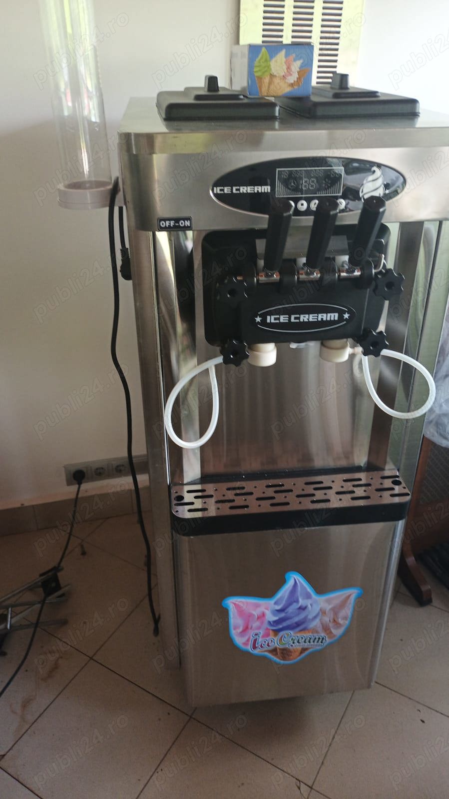 Masina de inghetata stradala cu topinguri 