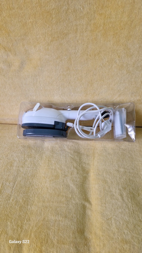 Fier de călcat vertical nou. 