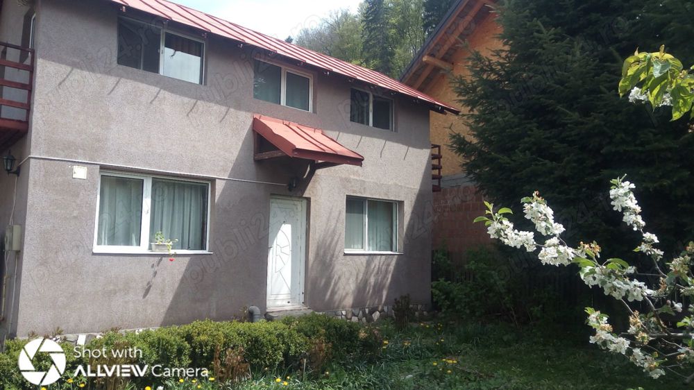 Vand ( schimb ) casa 3 camere + teren 200 m Azuga singur in curte - proprietar