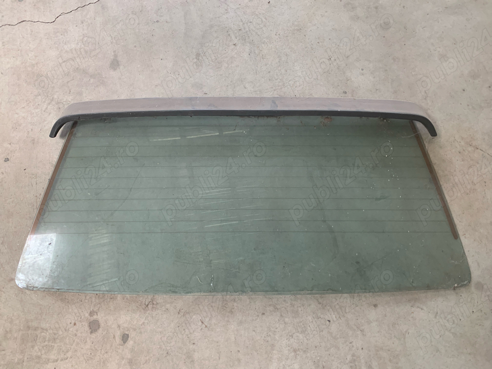 Luneta cu eleron pt vw golf 2