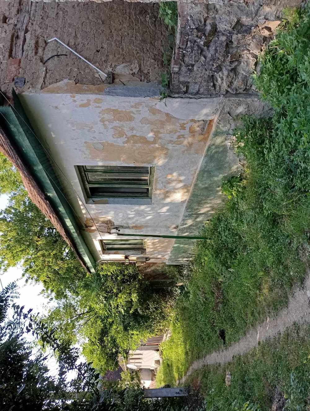 De vânzare casă, zona liniștită. Deține 2 camere ,curte.