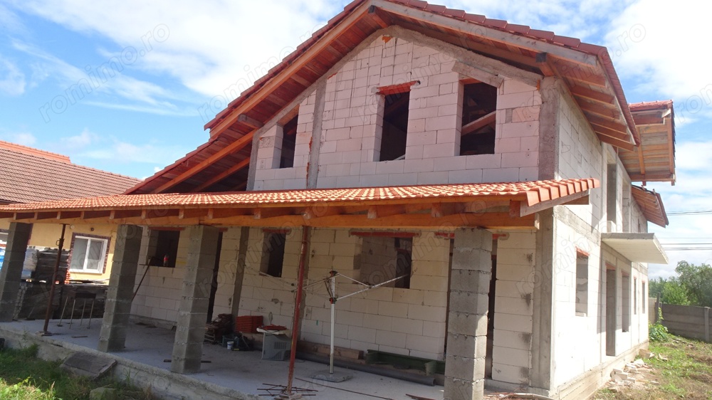 Vand casa la rosu in Deva, zona Horia, P+ M, suprafata construita 348,28 mp, suprafata teren 959 mp