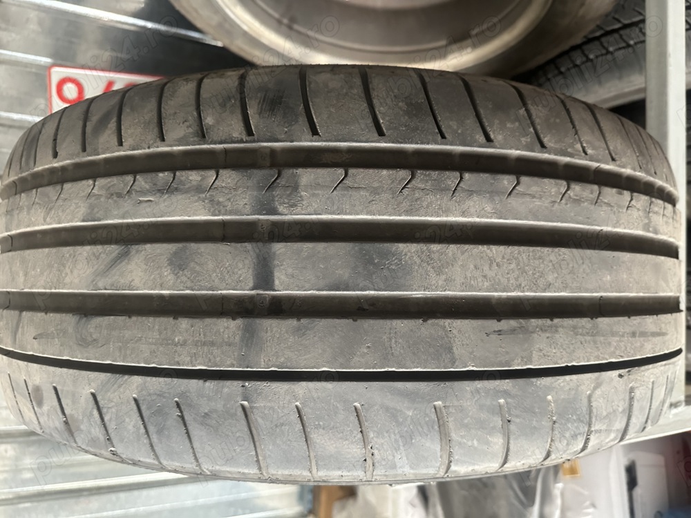 Vând 2 anvelope de vară Dunlop