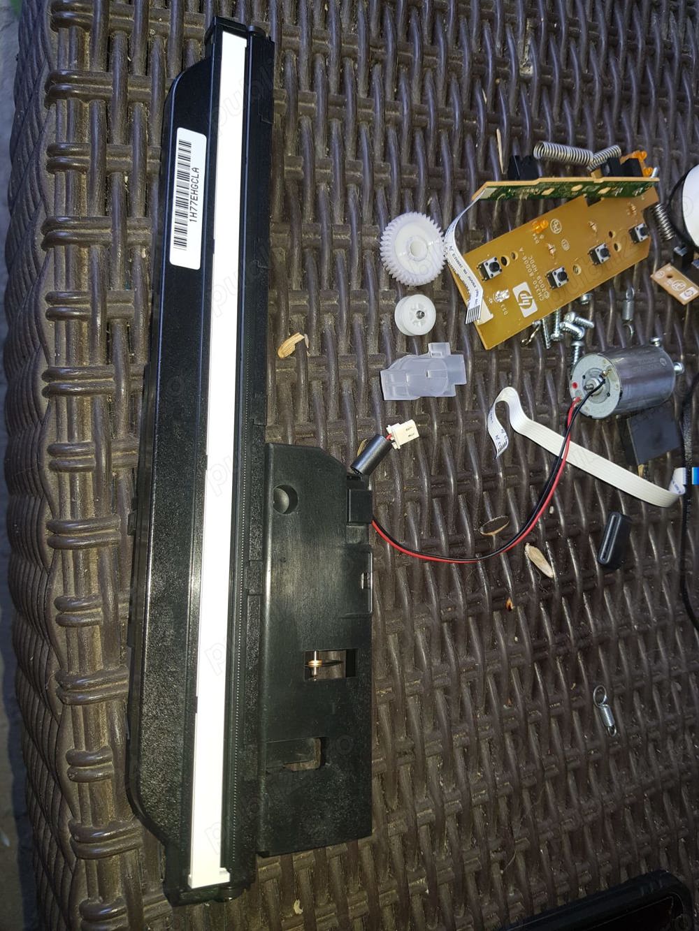 scanner cm218cfad9-1 atil emma-c eb3216243035 de pe imprimanta HP Deskjet 1050a