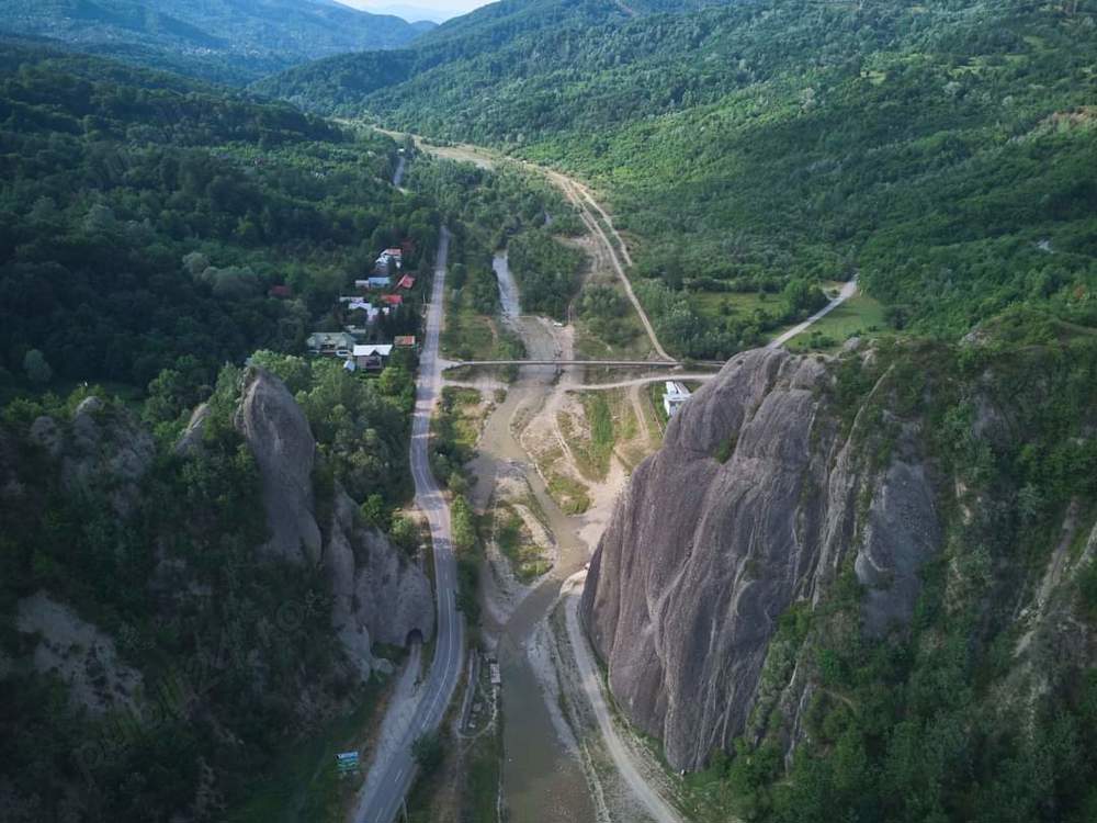 Teren 1600 mp Podu Cheii   lângă Baraj Paltinu | ideal cabane   casă vacanță