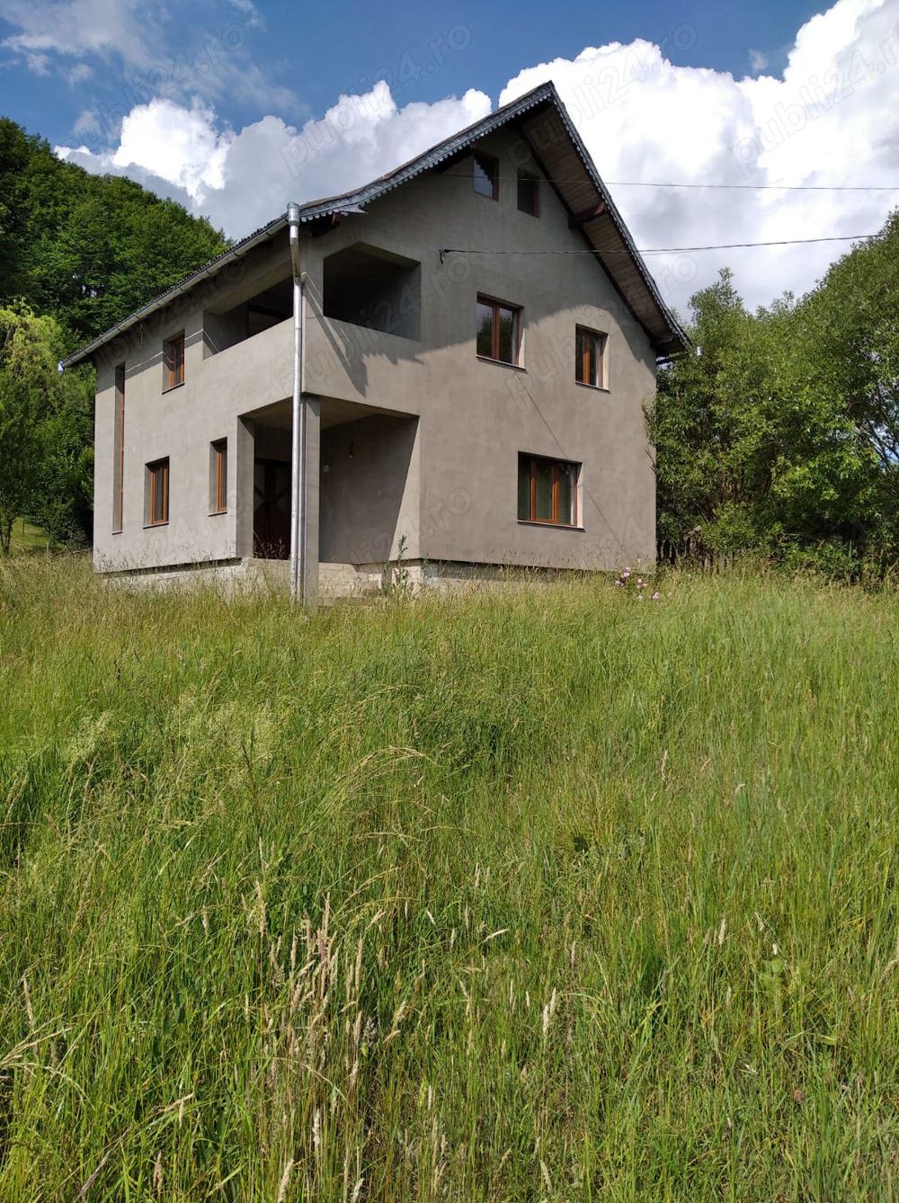 Vand casa P+1 si 6 ari de teren in localitatea Moisei ,Maramures