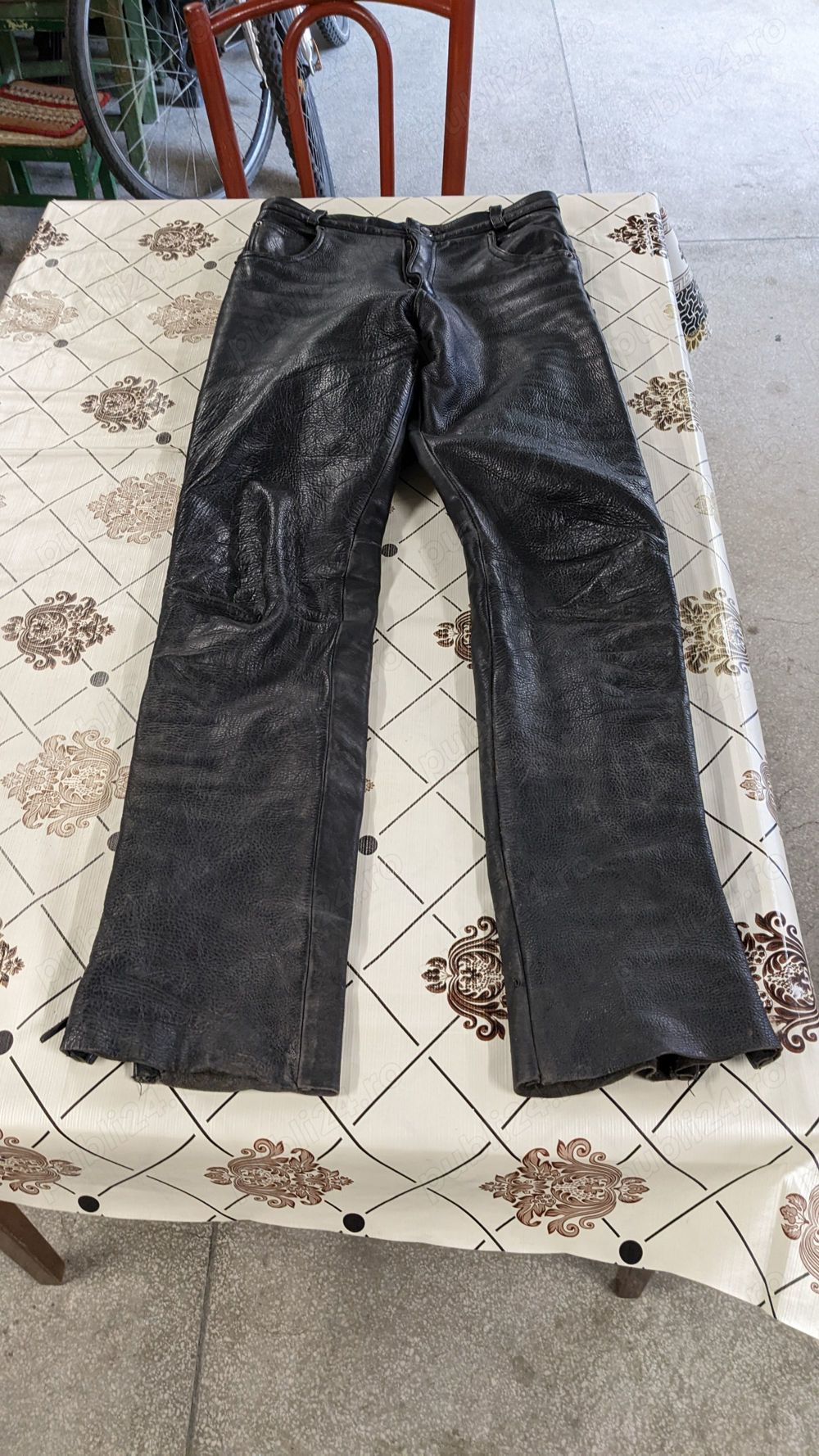 Vand pantaloni moto din piele 