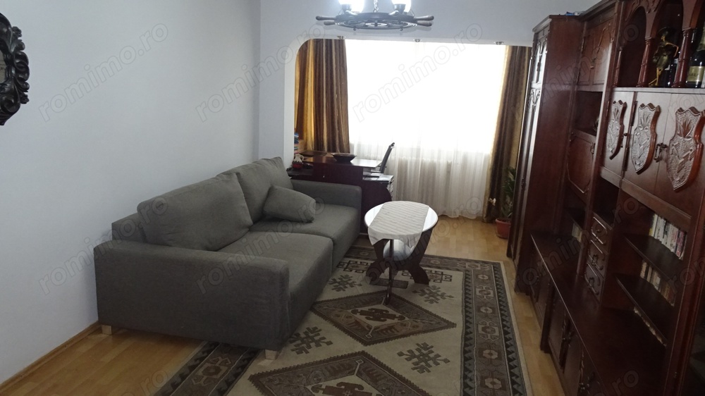 Vand apartament cu 3 camere in Deva, zona Minerului, intrari separate, bloc de 4 etaje de caramida, 