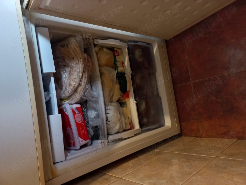 Vand combina frigorifica Arctic 250 l,in stare buna de funcționare.  Preț 500 lei. Inf tel 