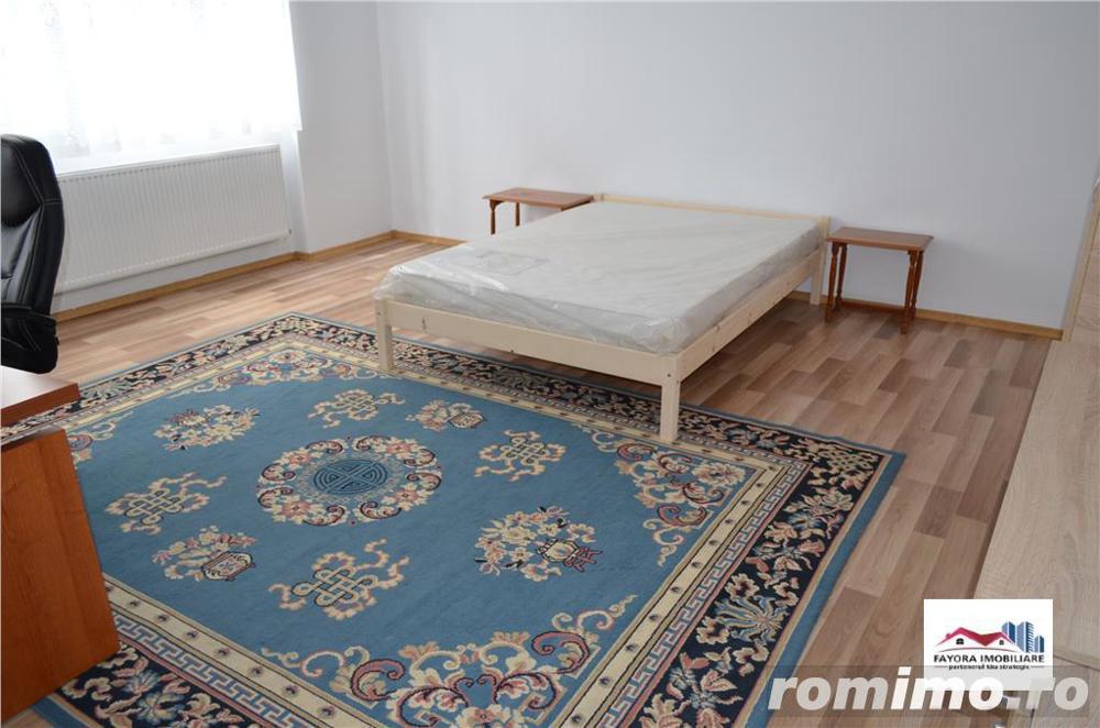 Apartament cu 3 Camere si 2 Bai de Inchiriat Zona Semicentrala