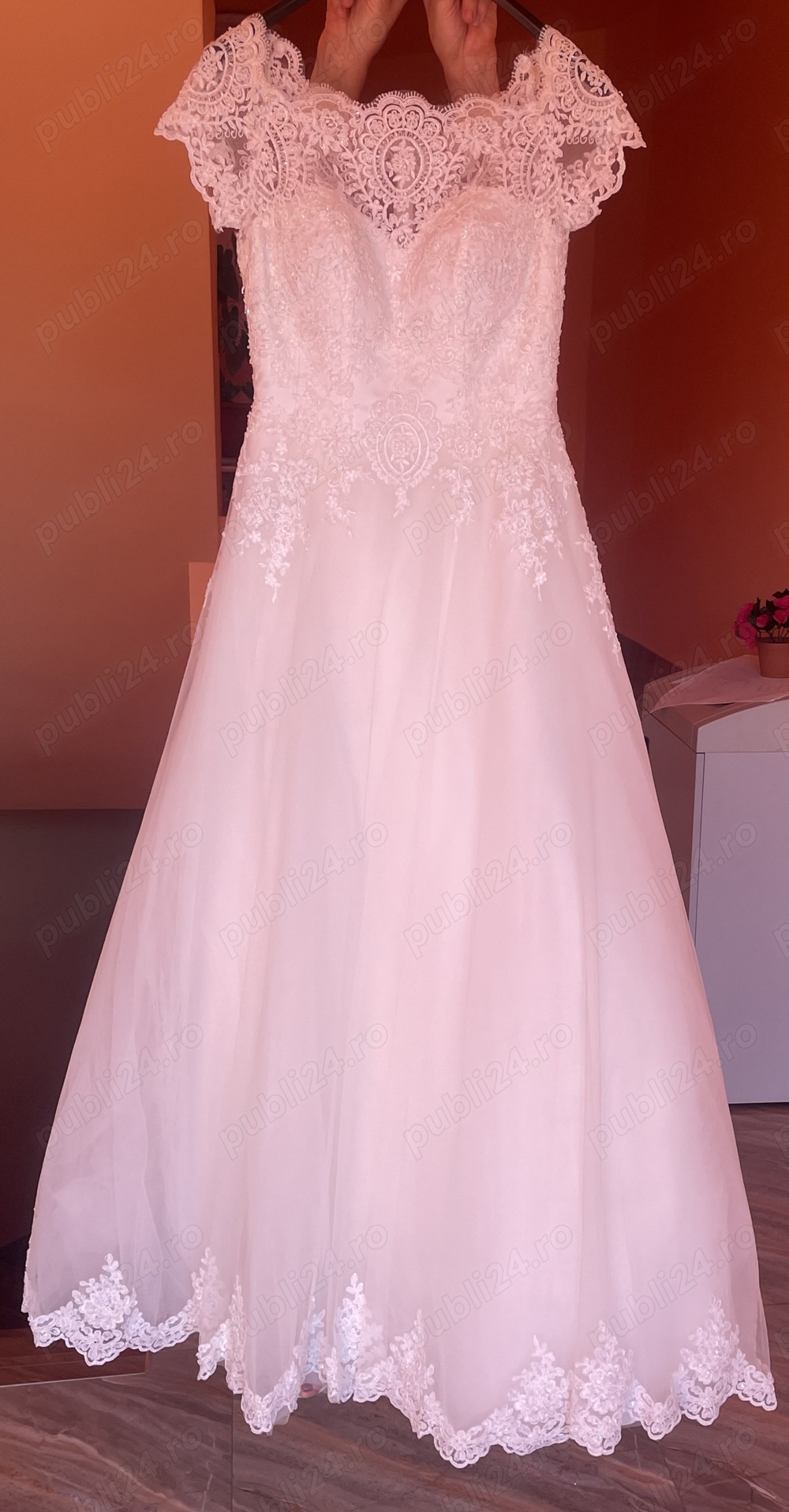 Ofer spre vânzare rochie de mireasă 
